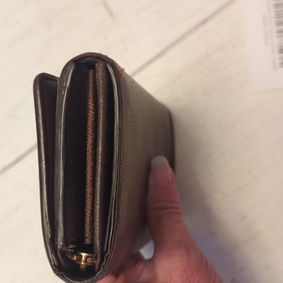 Louis Vuitton Brown Damier wallet GUC - Picture 6 of 16